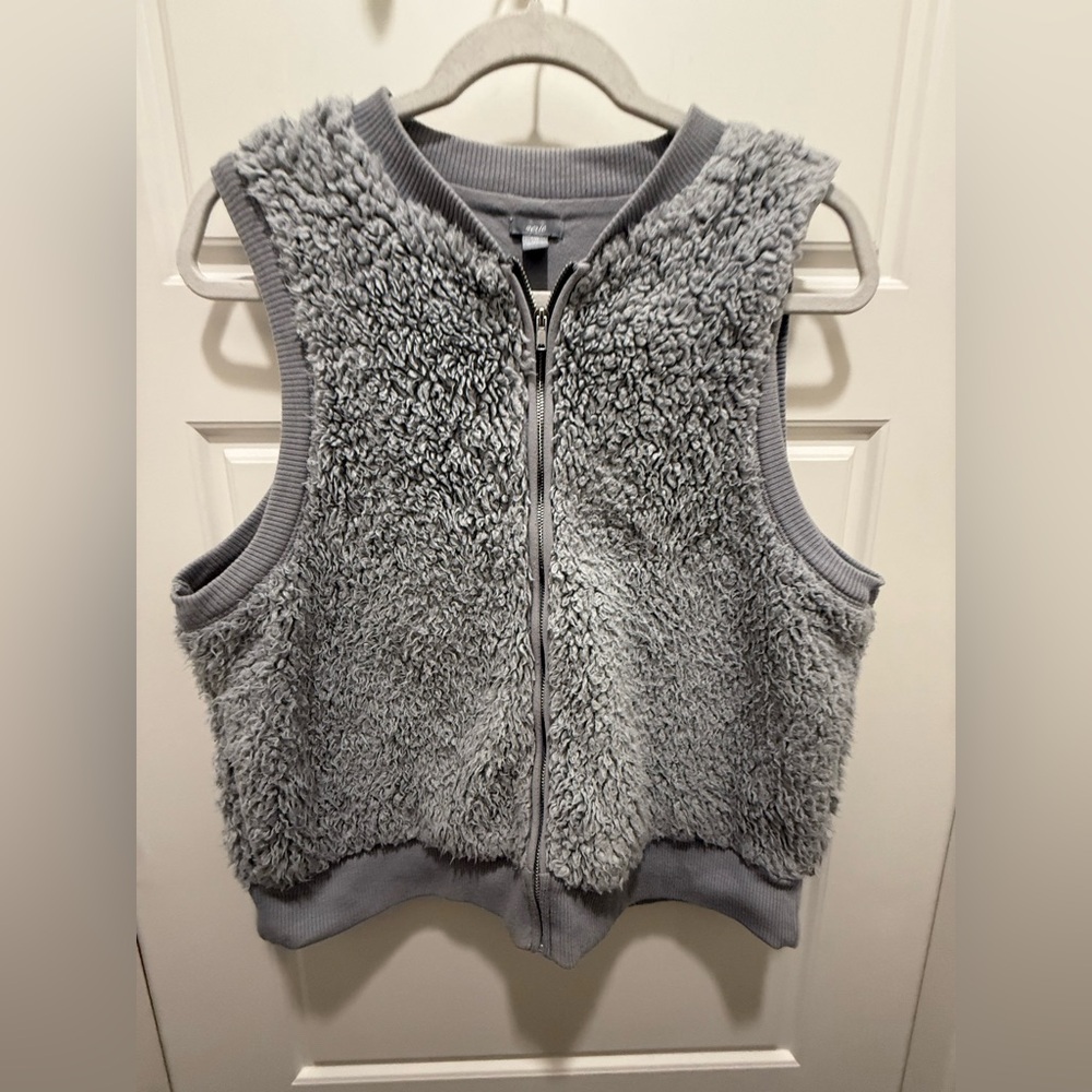 Aerie. Fluffy Cloud Sherpa Vest. Gray. Size Large/XL.